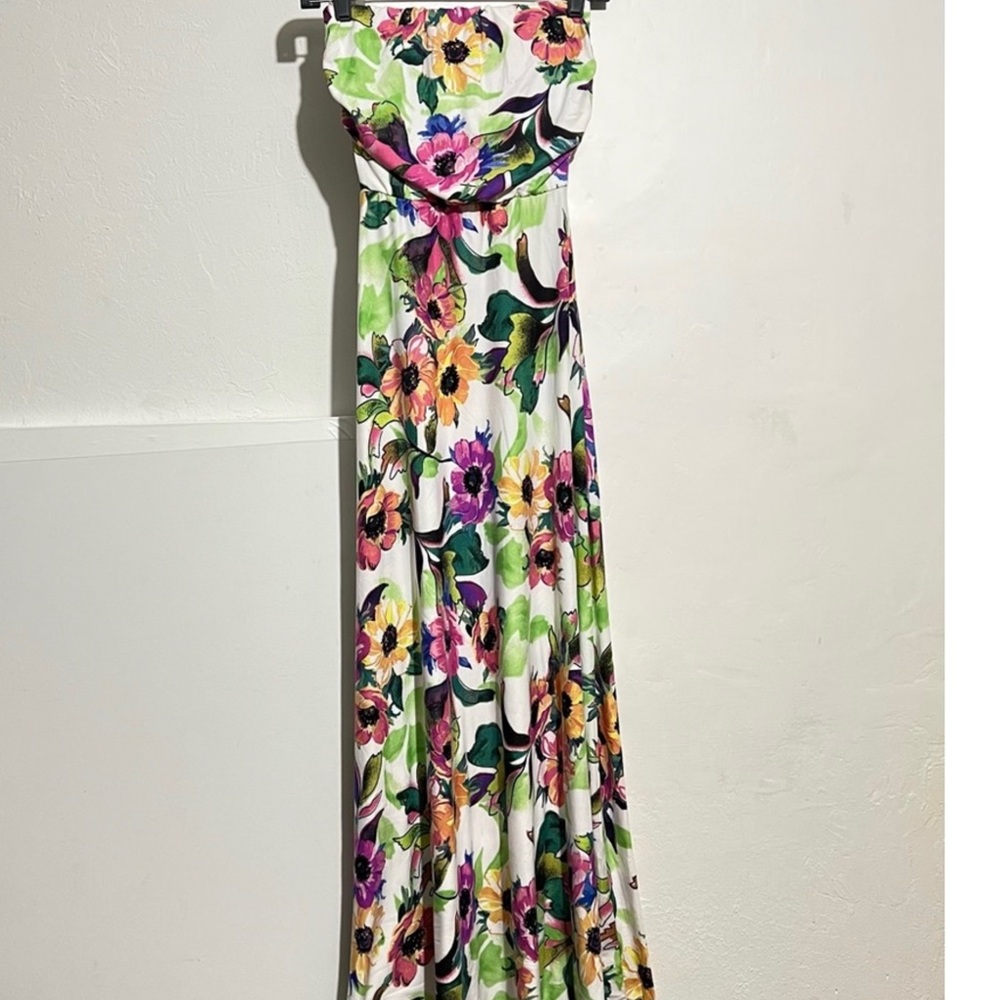 3X. Absolutely ❤️ it!! Multi color floor length strapless FLORAL ROUCHED BUST.